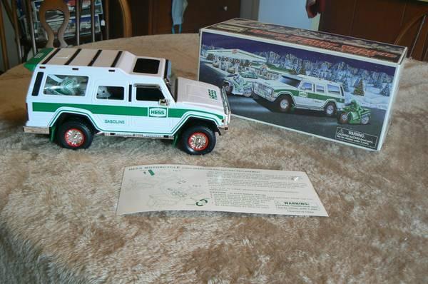 1964-2004 40th Anniversary Hess Toy Utility Vehicle and motorcycles NI.jpg